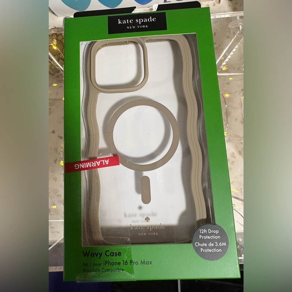 Kate Spade Wavy Case for iPhone 16 Pro Max - Picture 8 of 12
